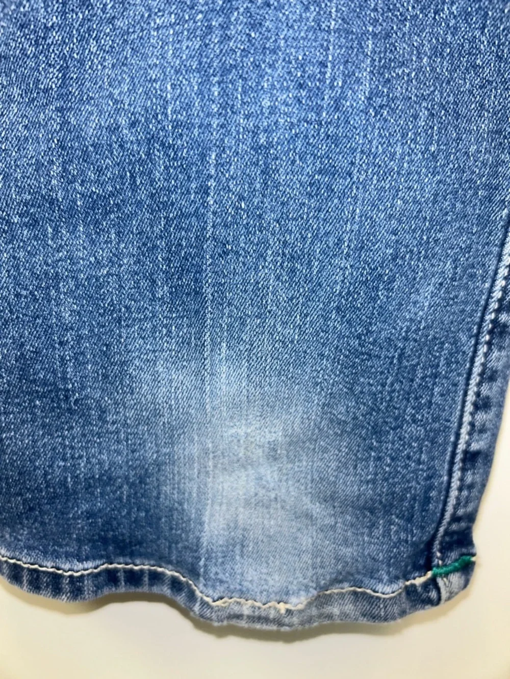 True Religion Ricky Relaxed Straight Leg Blue Jeans Green Stitching Horseshoe